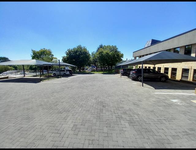 210M² OFFICE TO LET IN BRYANSTON